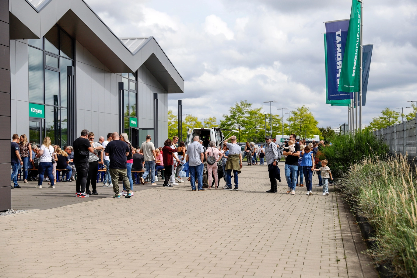 Mitarbeiter und Familien der NORDWEST Handel AG Mitarbeiter beim Sommerfest 2023