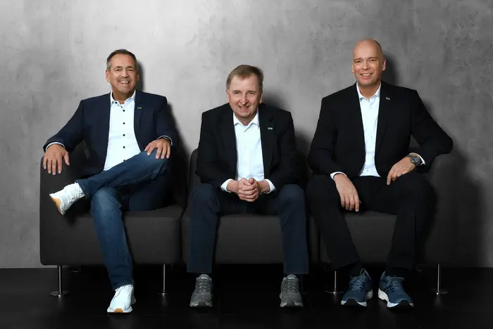 Raad van bestuur: Michael Rolf, Jörg Simon, Thorsten Sega