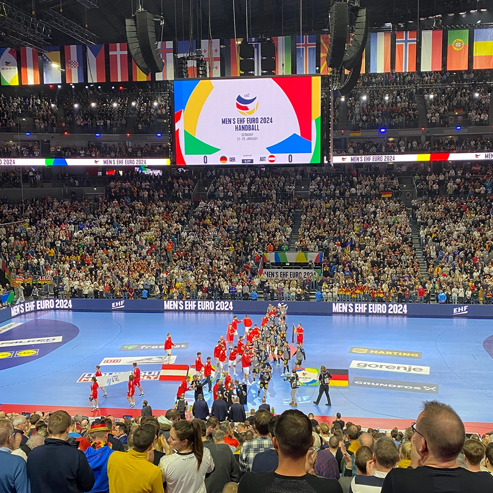 NORDWEST is sponsor van de Duitse handbalbond en was samen met vakhandelaars aanwezig bij een wedstrijd van het Duitse nationale mannenteam op het EK handbal.