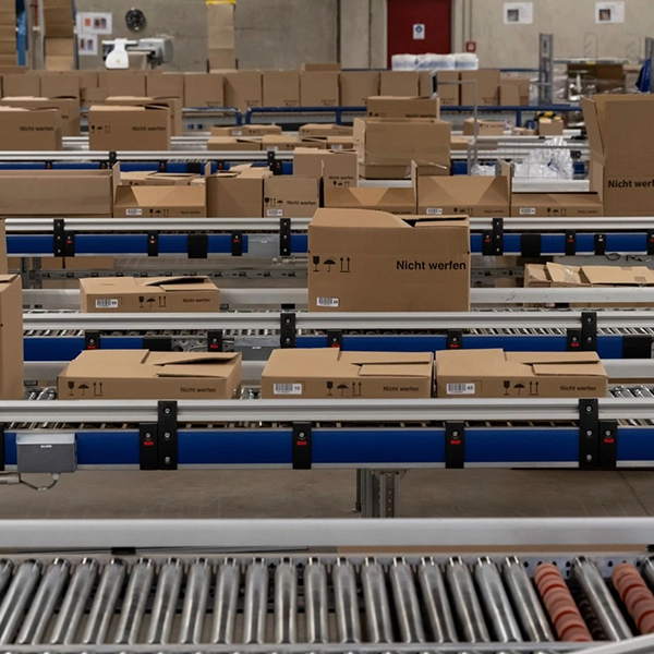 A conveyor belt in the NORDWEST central warehouse