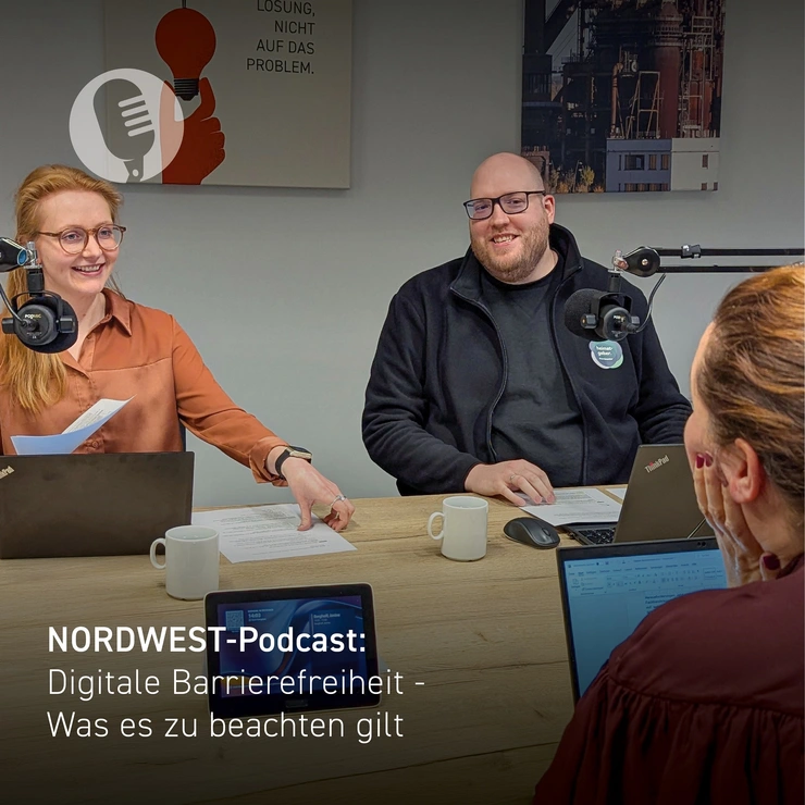 Coralie Schneider und David Hagestedt bei der Aufzeichnung des NORDWEST-Podcasts zum Thema digitale Barrierefreiheit. 