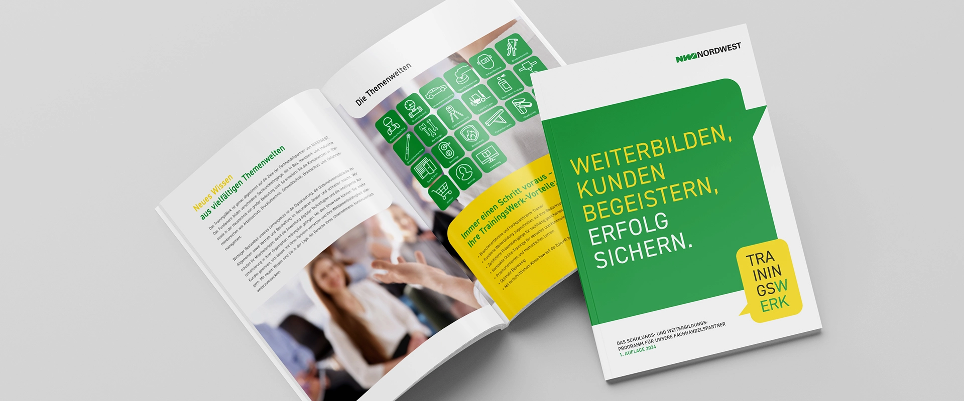 Mockup-Grafik der TrainingsWerk-Broschüre