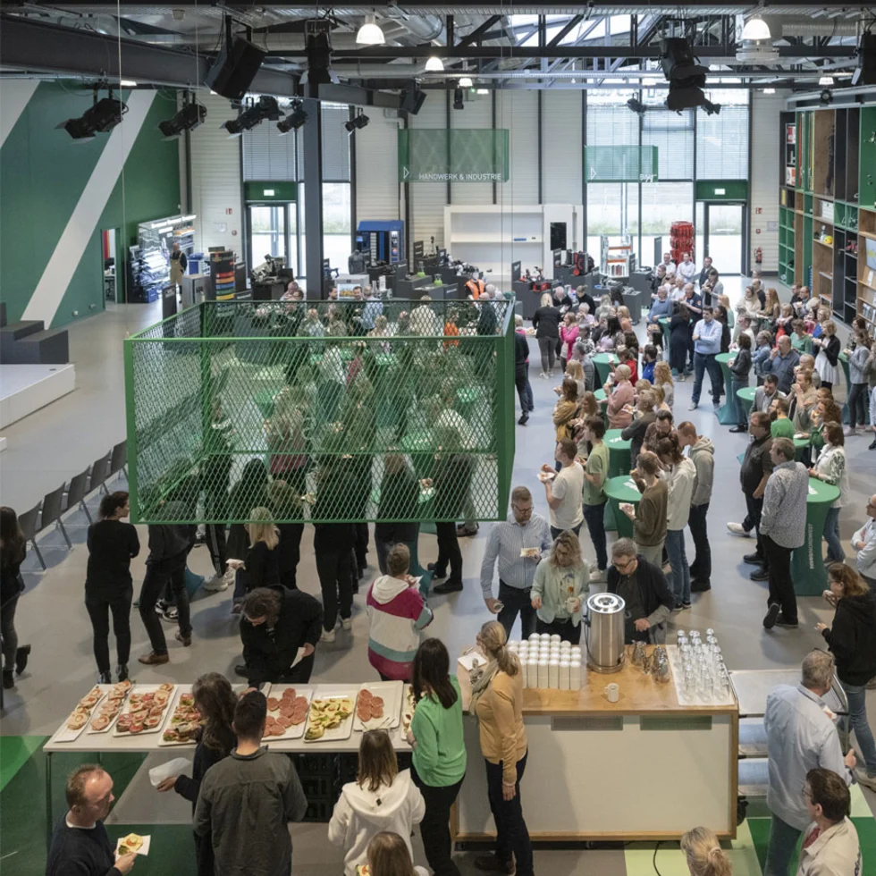 Mitarbeiter beim Frühstücks-Event im NORDWEST Showroom